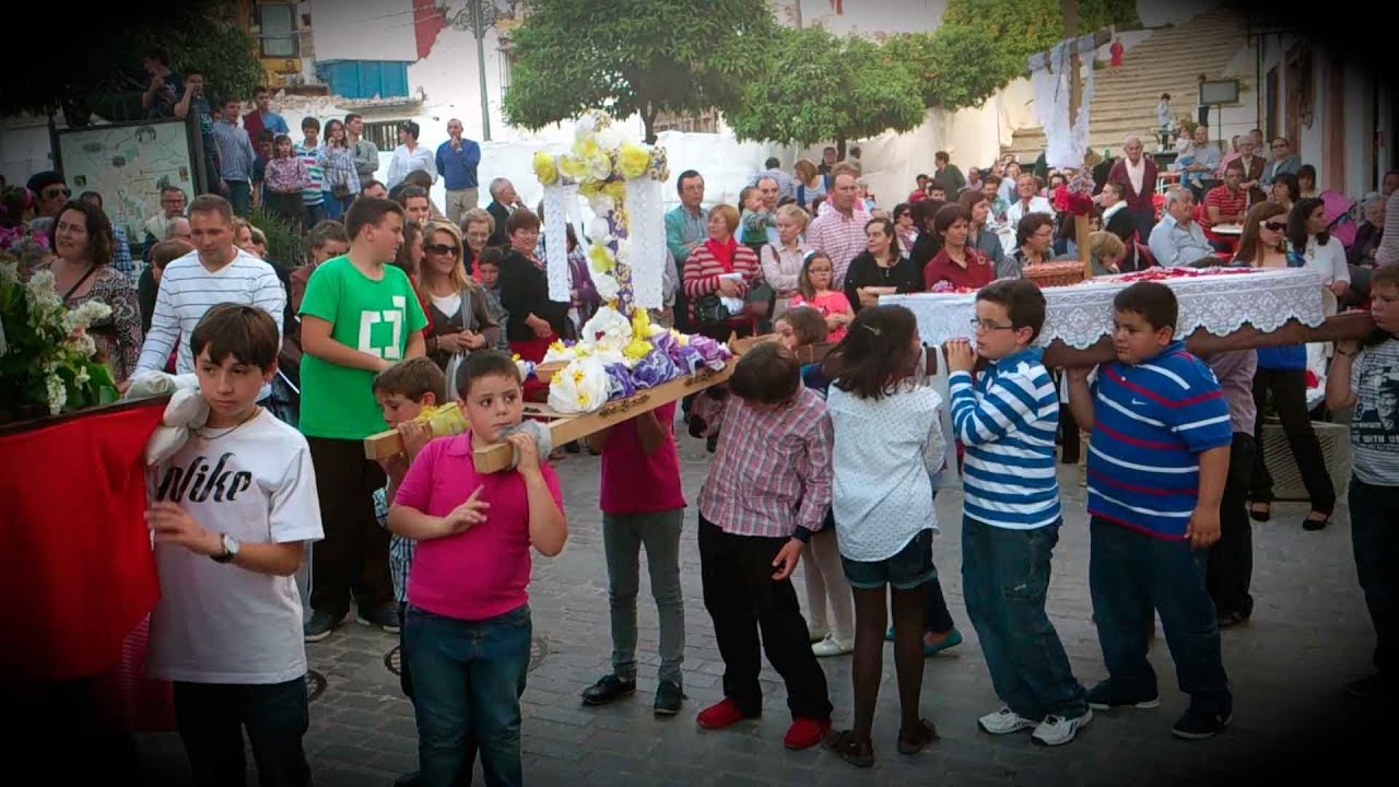 Procesión infantil de las Cruces en Carcabuey (Córdoba) | Cruz de Mayo 2013
