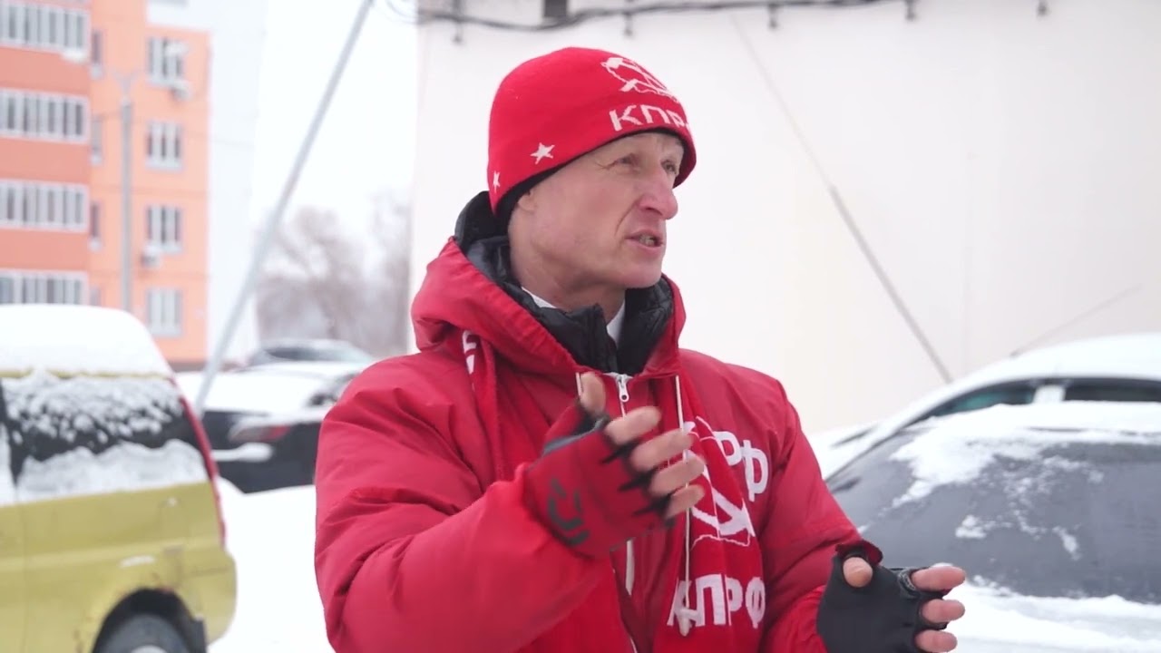 Боятся утонуть и просят о помощи.