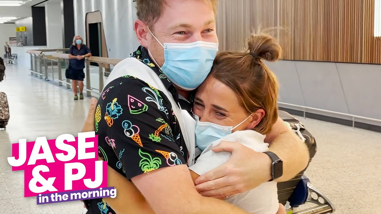 Jase & PJ Reunite at the Airport with a BIG SURPRISE!