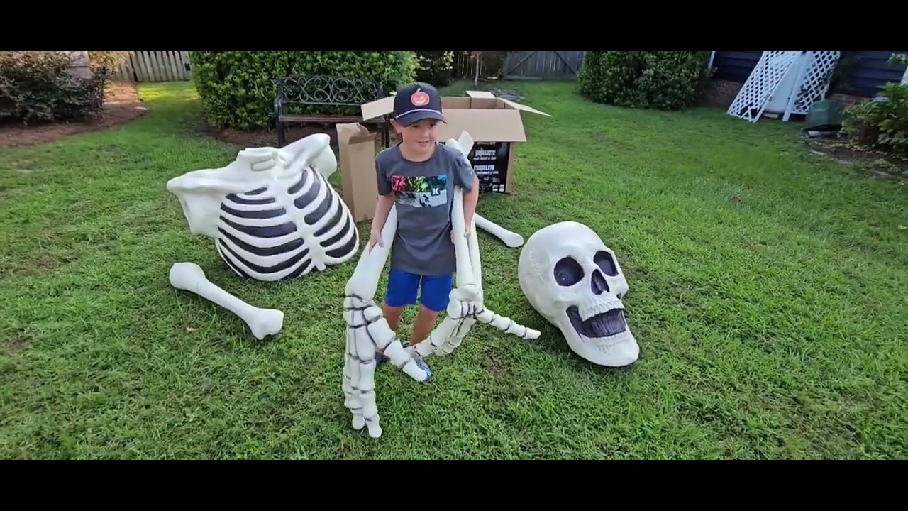 Giant Ground Breaking Skeleton From Costco Unboxing And Setup #costco  #skeleton #animatronics