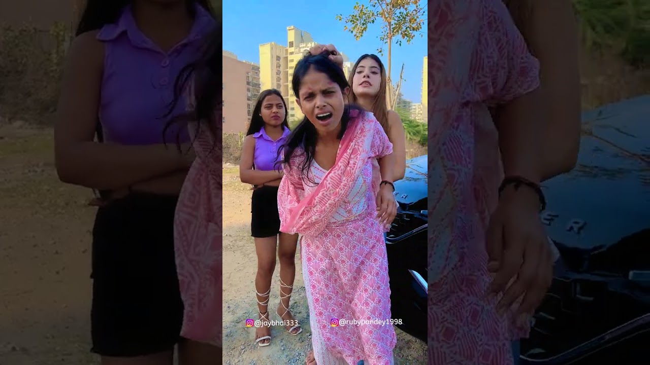 Garib Ladki Ko Car Ke Uper Khane Se Mara