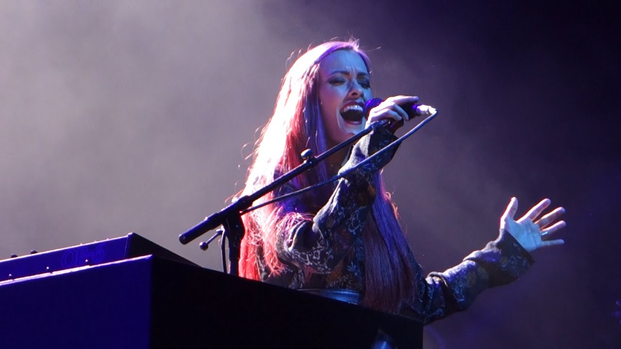 M83 - Oblivion – Live in Oakland