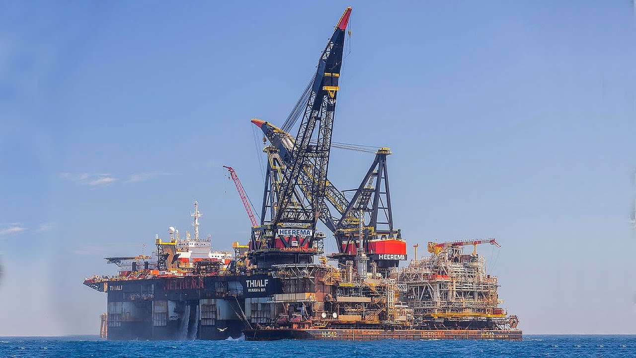 World's Largest Crane Ship / Vessel