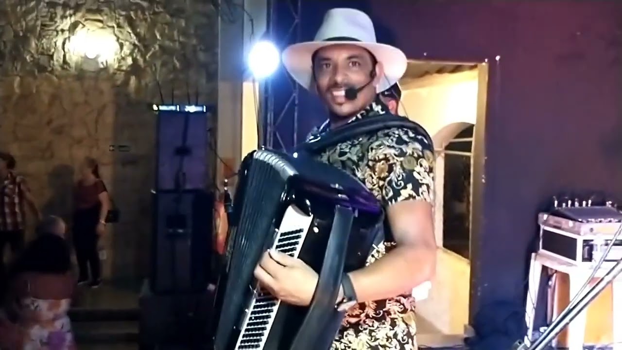 Cabral Sanfoneiro Tocando sucessos Xote Voninho as melhores bailão Itaperuna Tênis Clube