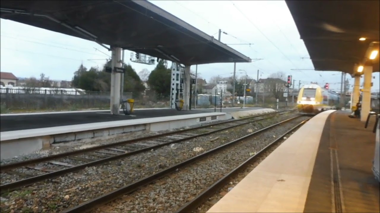 SNCF Arrivée du TER pour Reims à la gare d'Epernay
