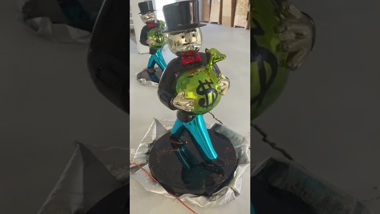 Alec Monopoly @alecmonopoly #alecmonopoly We Back to work in my new Sculpture Studio!!