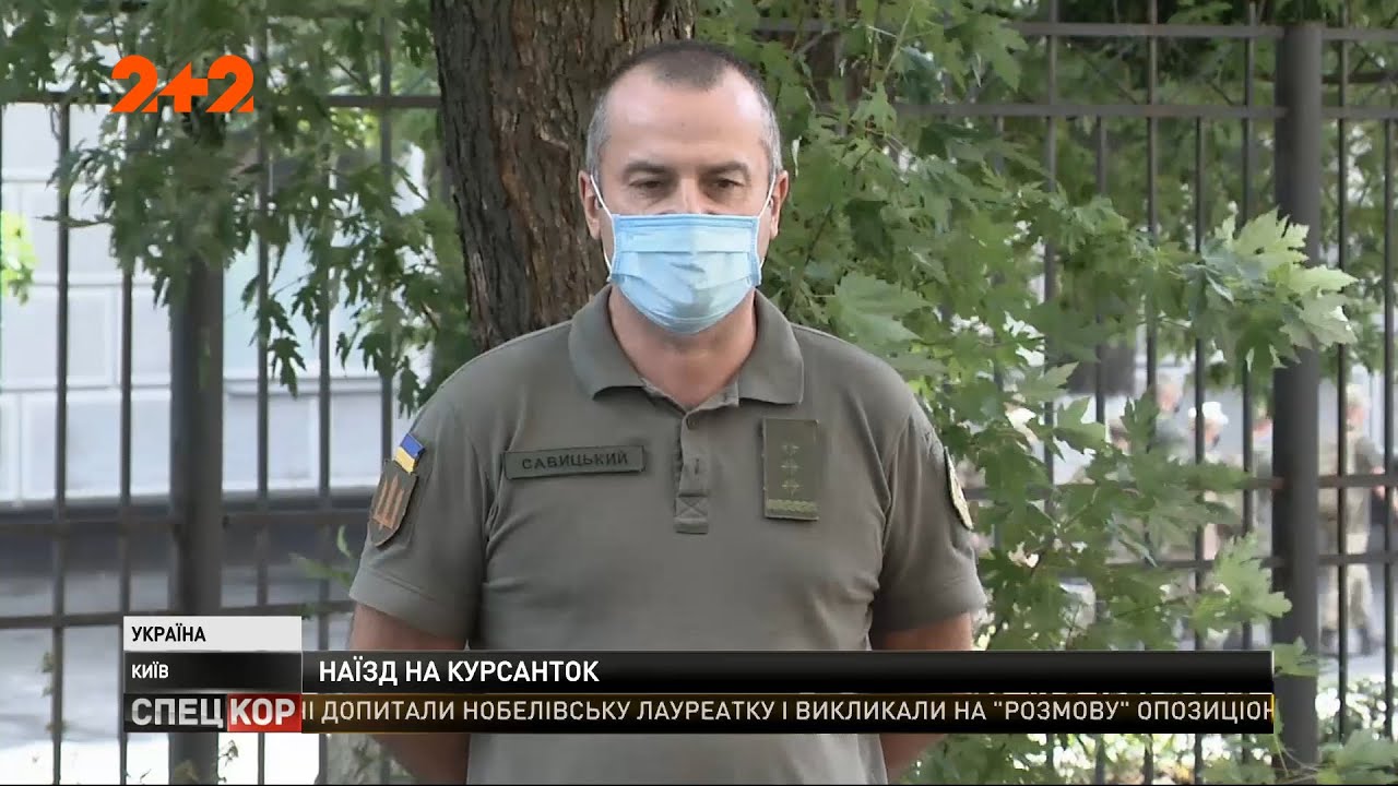 На территории воинской части пьяный майор сбил автомобилем трех курсанток