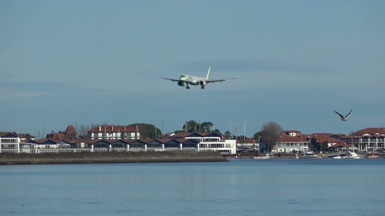 Embraer E195-E2 -Binter Canarias- (EC-NFA) Aterrizaje San Sebastián
