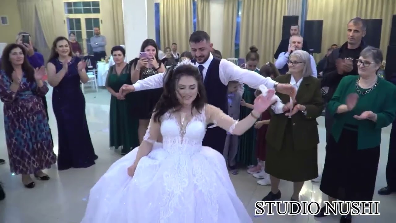 Super atmosfer ne dasmen Emiljana dhe Myrteza
