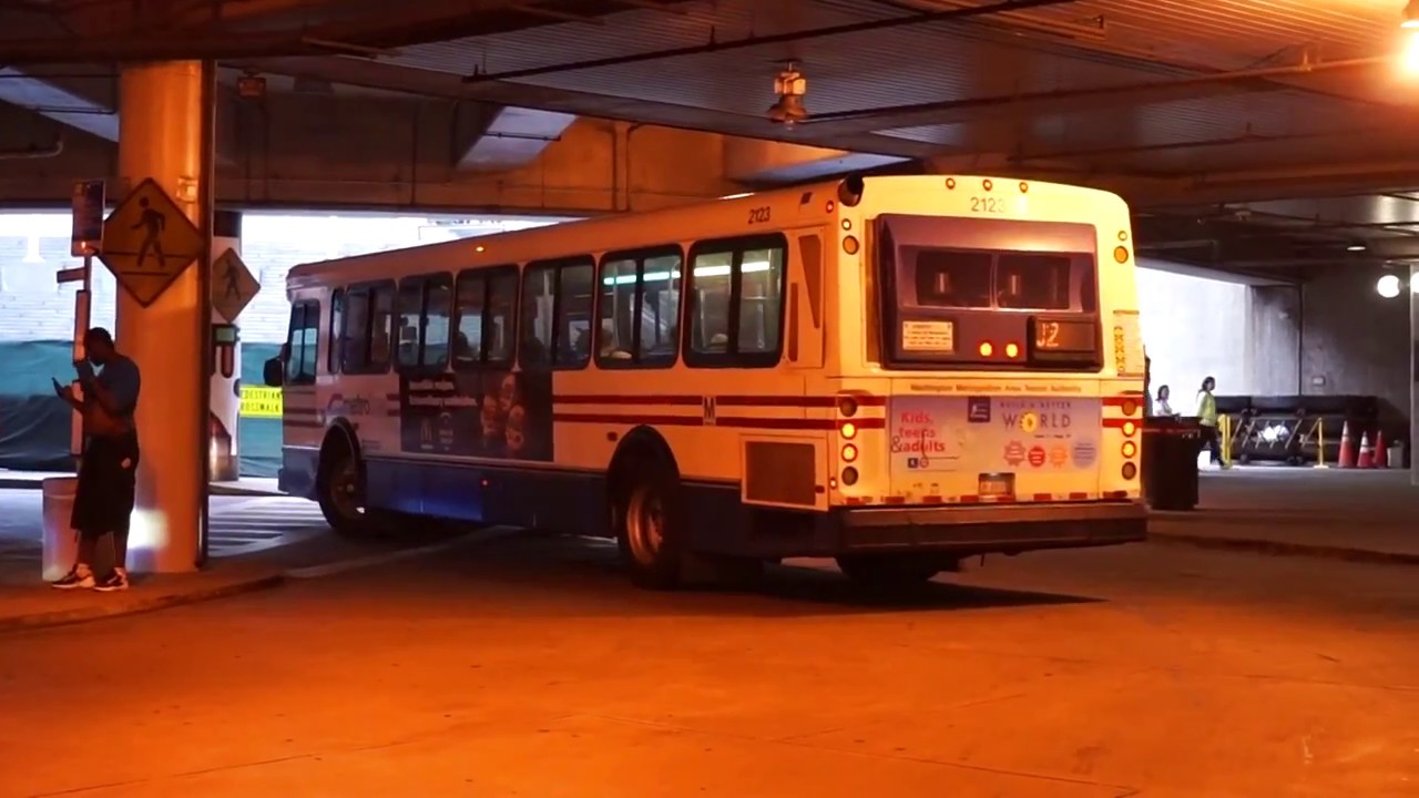 WMATA Metrobus 2000 Orion V #2123 On Route J2