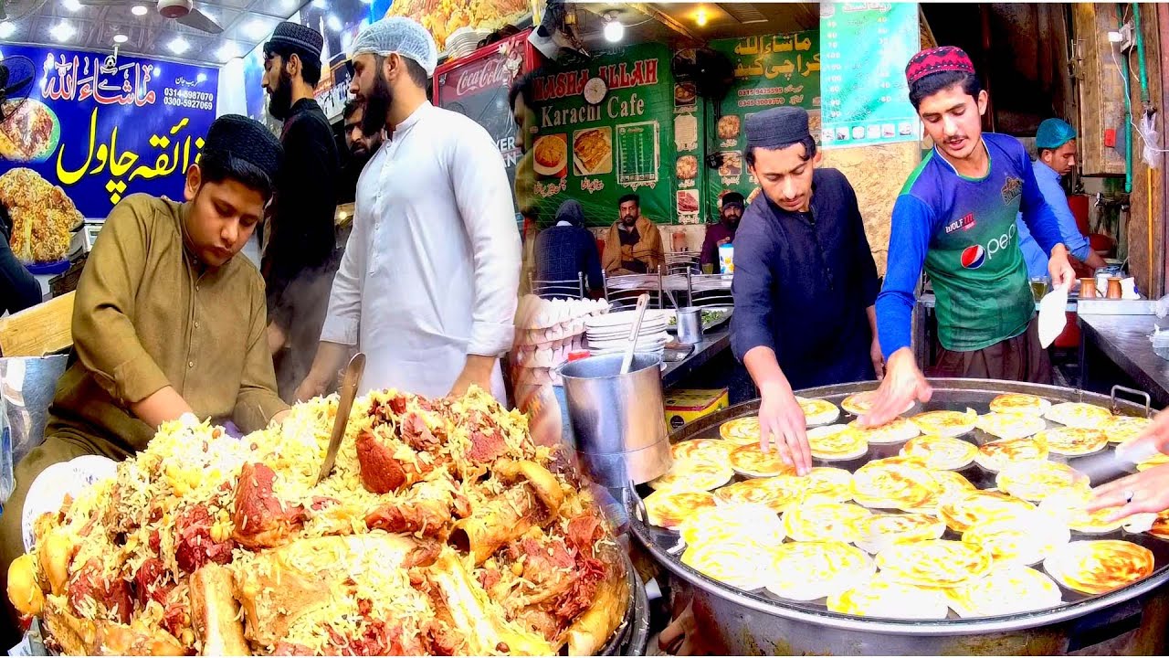 Breakfast in KPK Peshawar | Zaiqa Chawal | Rush on street food in Early morning | Egg Paratha
