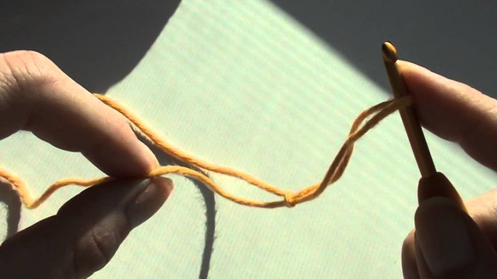 Learn to crochet: The Slipknot & Chain stitches (US crochet terms)