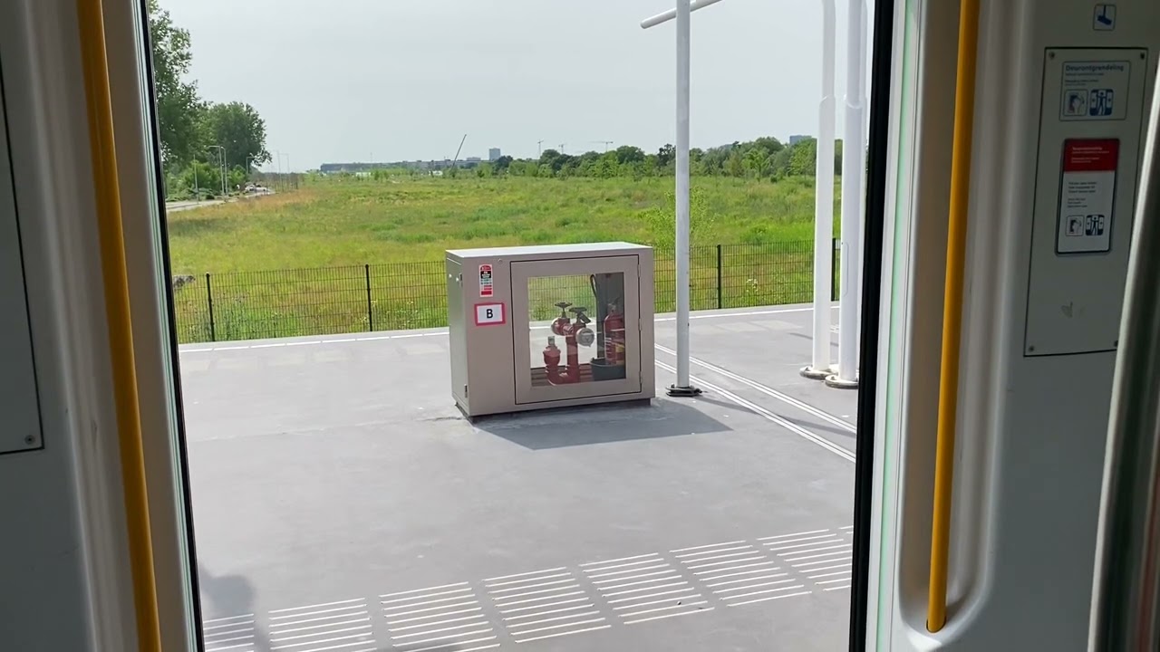 Deuren Openen en Sluiten M5 in Metrostation Gaasperplas