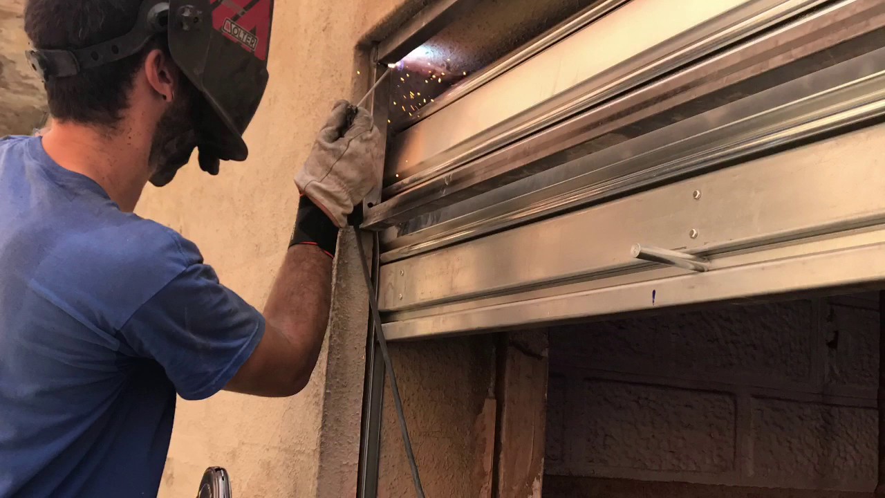 Instalación De Puerta En Hierro Galvanizada
