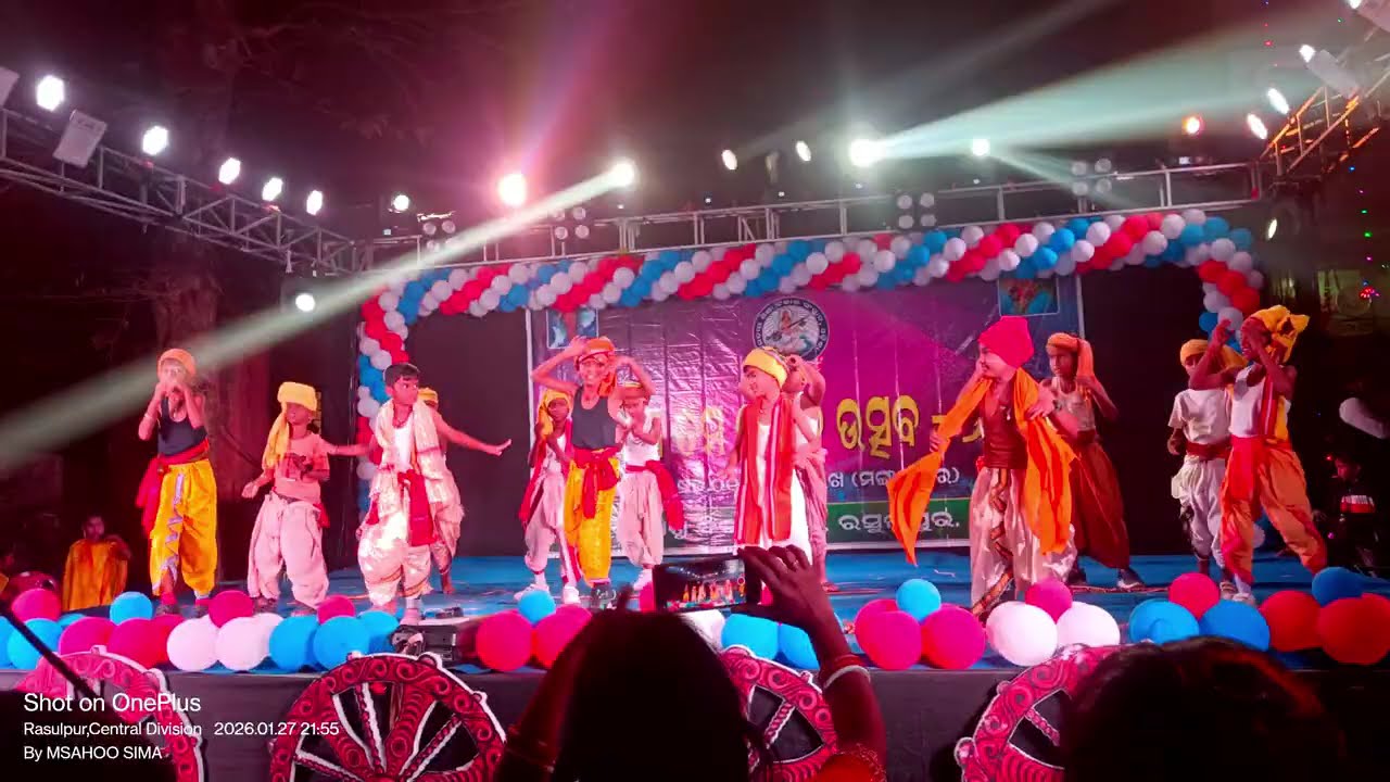 Class-2/boys dance performance/ହାତରେ ବାଡ଼ି କାନ୍ଧରେ ବାଉଙ୍ଗି ଧରି/