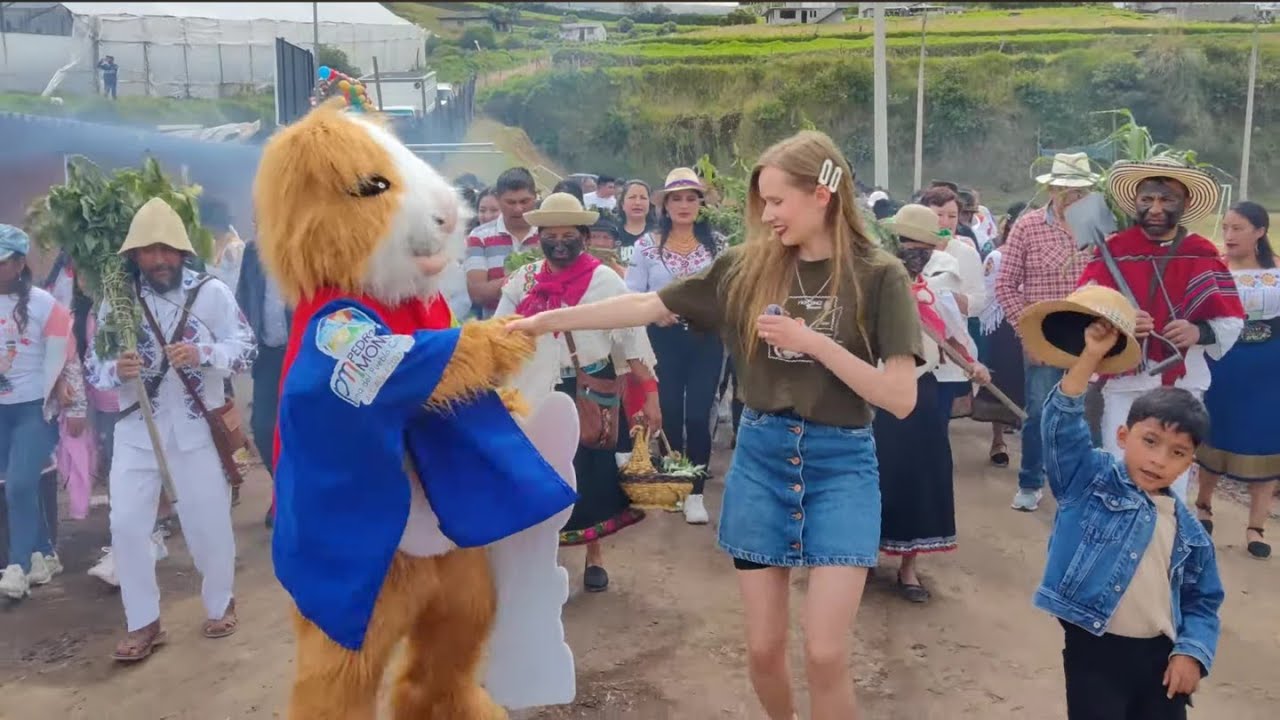 UCRANIANA 🇺🇦 festejando la INAUGURACIÓN del estadio en un CAMPO ECUATORIANO 🥁⚽