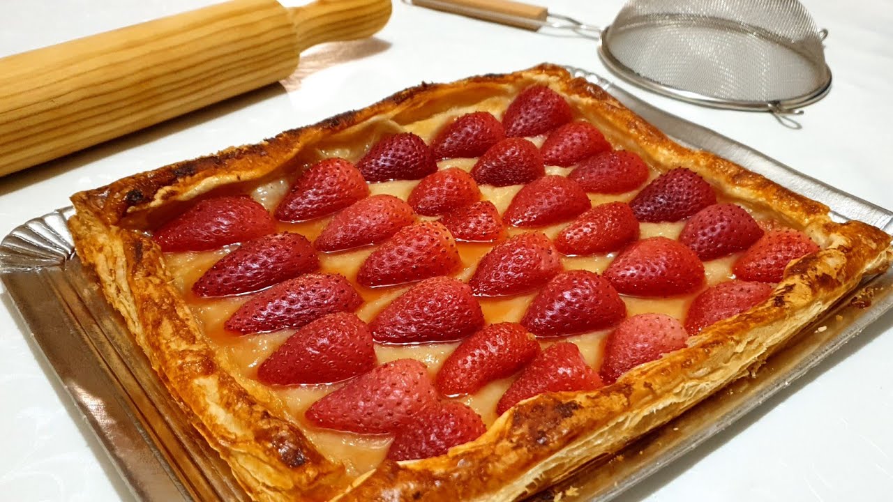 Pastel de HOJALDRE de FRESAS || cocina con rock