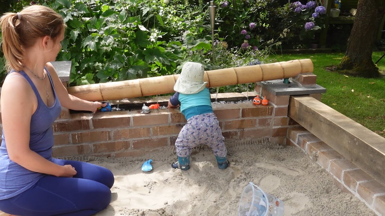 Sandkasten selber bauen | mit Wasserspiel und Bank