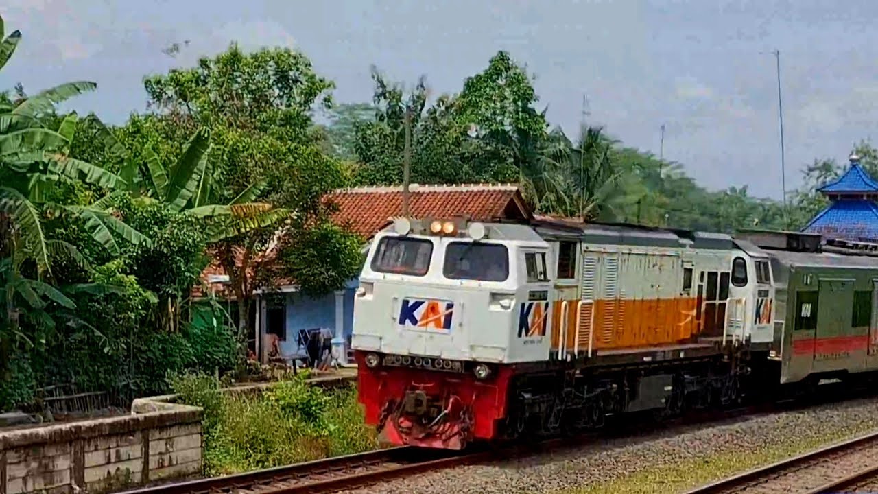 KERETA API PANJANG‼️ MENEMUKAN KERETA API PANJANG DI TIKUNGAN EPIC 1/2