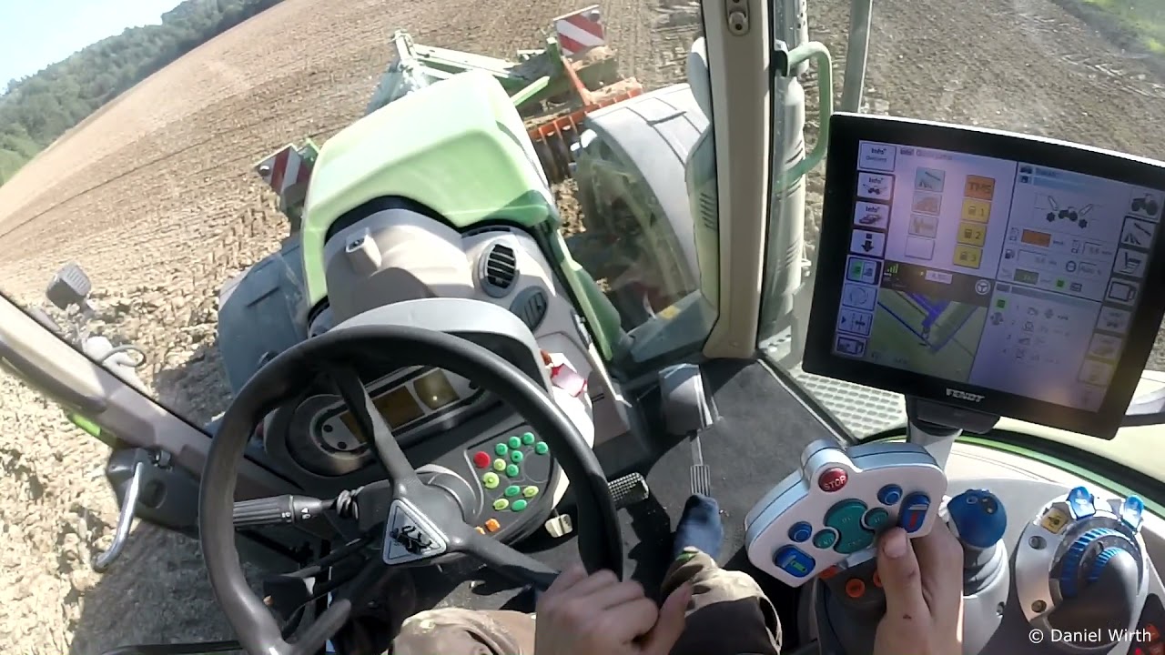 Kabinenansicht Wintergerste säen Fendt 724 S4 mit Pöttinger Vitasem