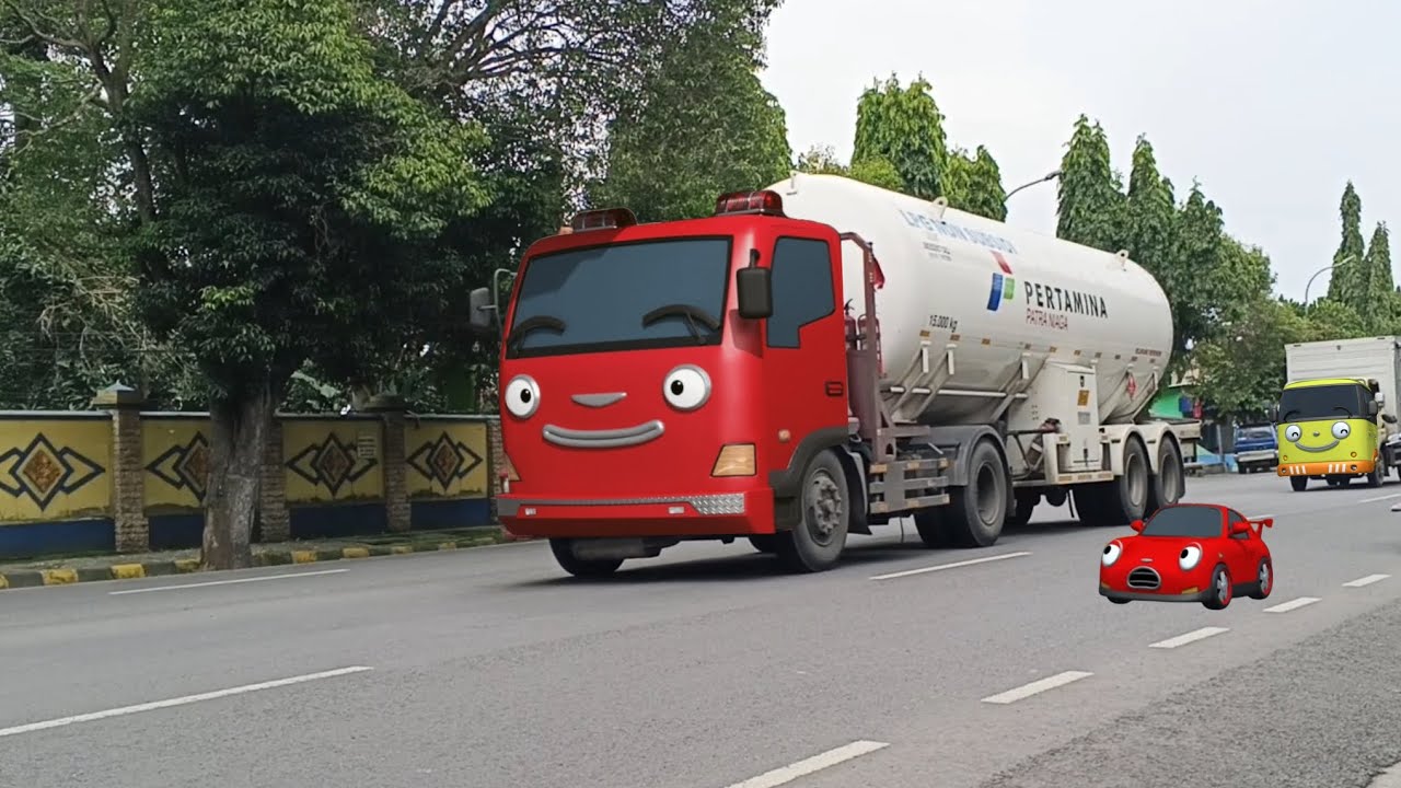Disini Markas Truk Tangki Pertamina, Truk Molen, Bus Telolet Mirip Tayo dan Teman Teman.