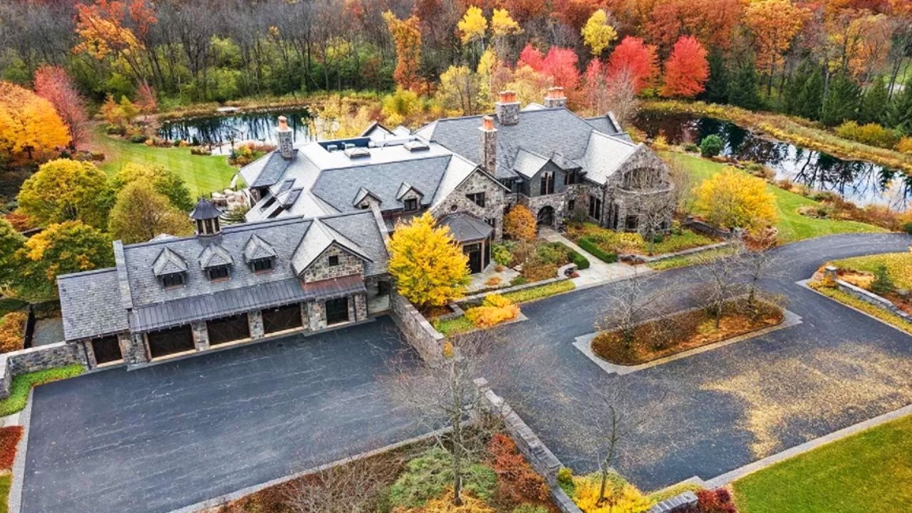 Tour of a luxury mansion in Wisconsin. Home from the inside for $ 5,500,000.