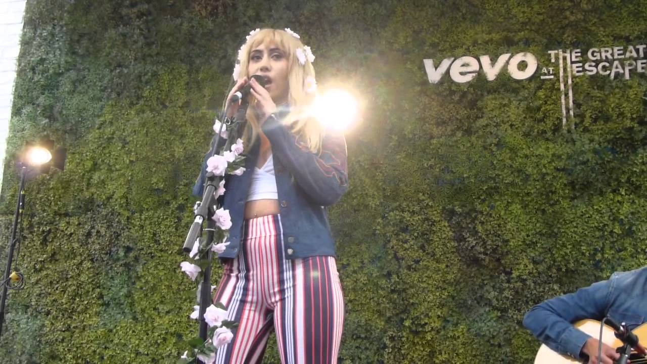 Kali Uchis - Loner (Acoustic) (HD) - Wagner Hall, Brighton - 15.05.15