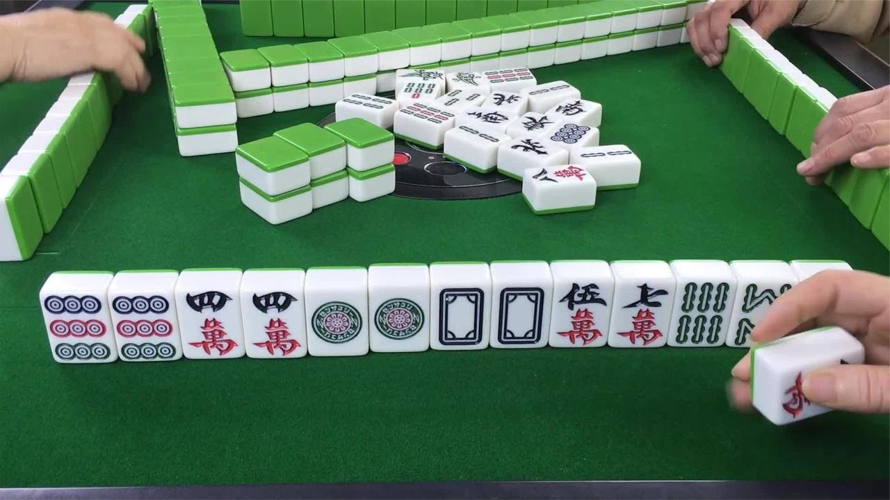 真是少年老成啊，梨花带雨双杠开花，看看什么才叫麻将鬼手