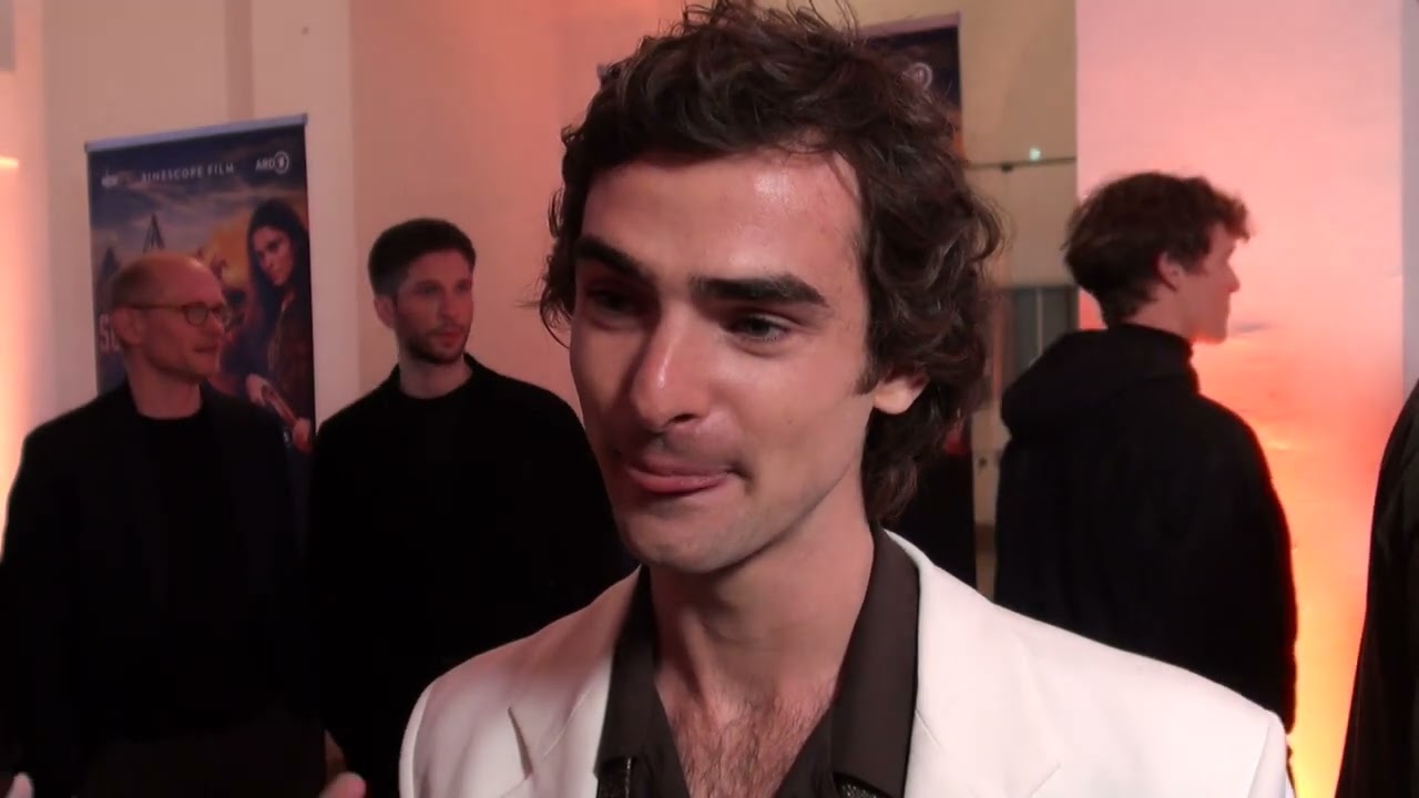 SCHWARZES GOLD Red Carpet Interview - Aaron Hilmer ist immer aufgeregt vor einer Premiere