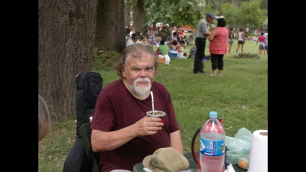 Rafael Amor -Tomar mate solo