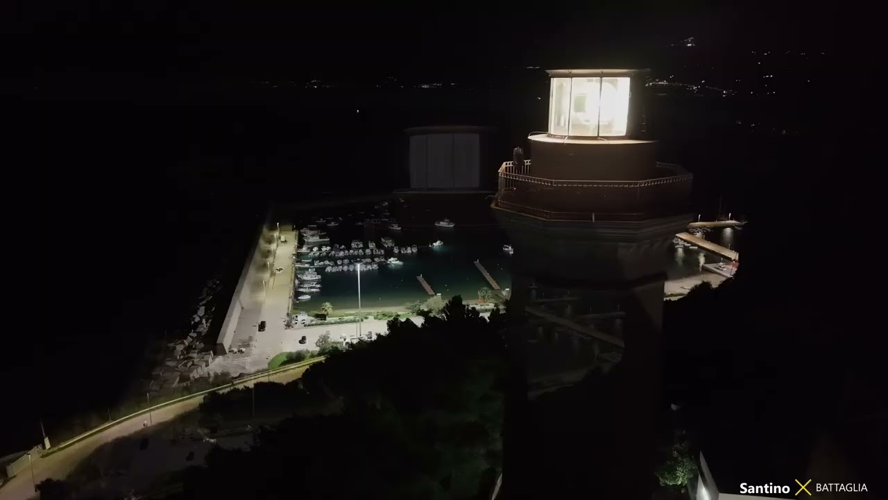 Cefalù: al chiarore del faro