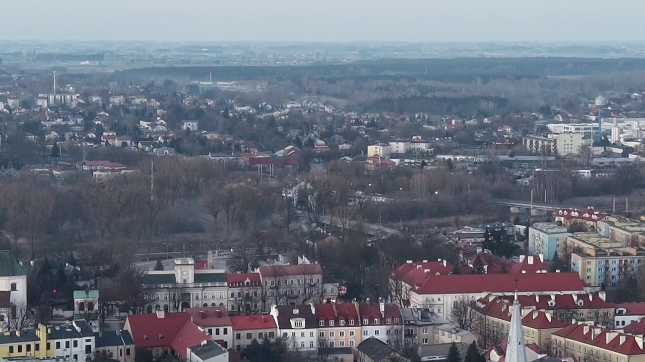Zachód słońca i pociągi w Łowiczu z drona 28.02.2026.
