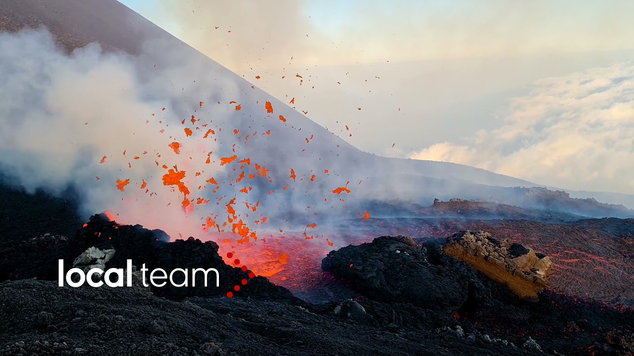 Etna, nuova bocca da frattura alla base del cratere di sud-est: le immagini ravvicinate
