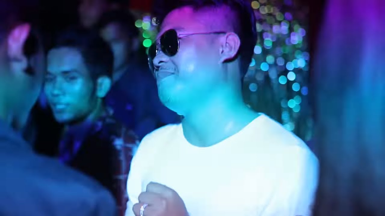 Buồn Kh&ocirc;ng Em Khmer Remix នៅខូចចិត្តទេ - Lee Yang MV Official Quẩy cực xung cực hay