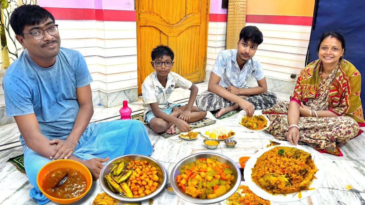 আজ মুড়িঘন্ট/মুড়োঘন্ট দিয়ে দুপুরের খাওয়া বেশ জমে গেল। ঋভু তো মুড়িঘন্ট পেয়ে ভাতই আর খেল না।