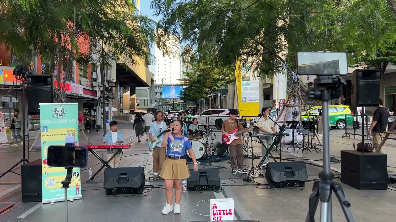 #Youbelongwithme #siamsquare #siamwalkingstreet #siam #cover #music #ถิงถิงไมค์ทองคำ #ถิงถิงวรษา 