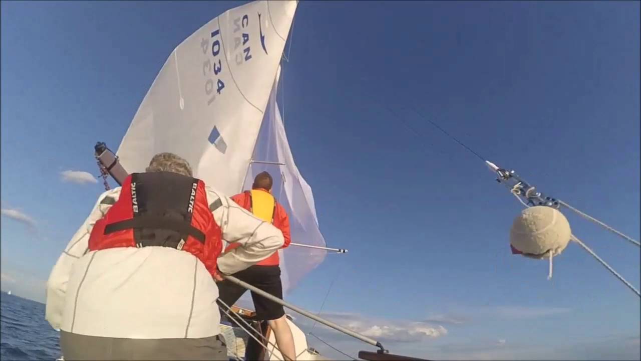 Spinnaker Hoisting Mistakes - Shark 24 - Do not do this at home!