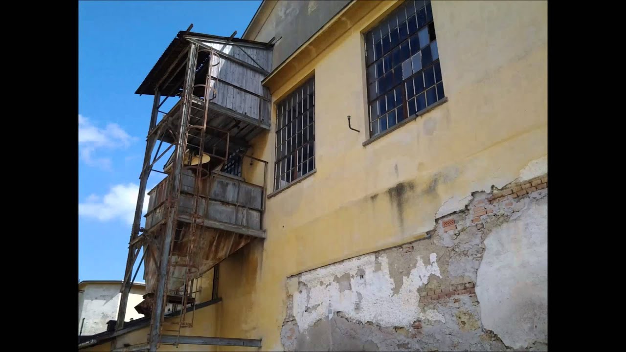 Der Lechner Edi schaut ins Paradies in der Kammgarnfabrik Bad Vöslau