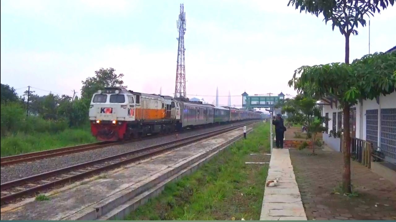 Kereta Turangga Kena TASPAT ‼️ 6 Kereta Jarak Jauh Ngebut Parah