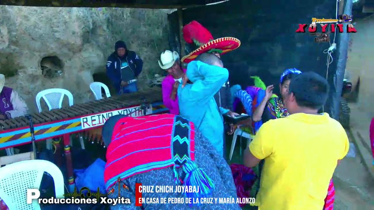4to presentación del baile de los toritos con trajes y máscaras, en honor a La Virgen de Candelaria