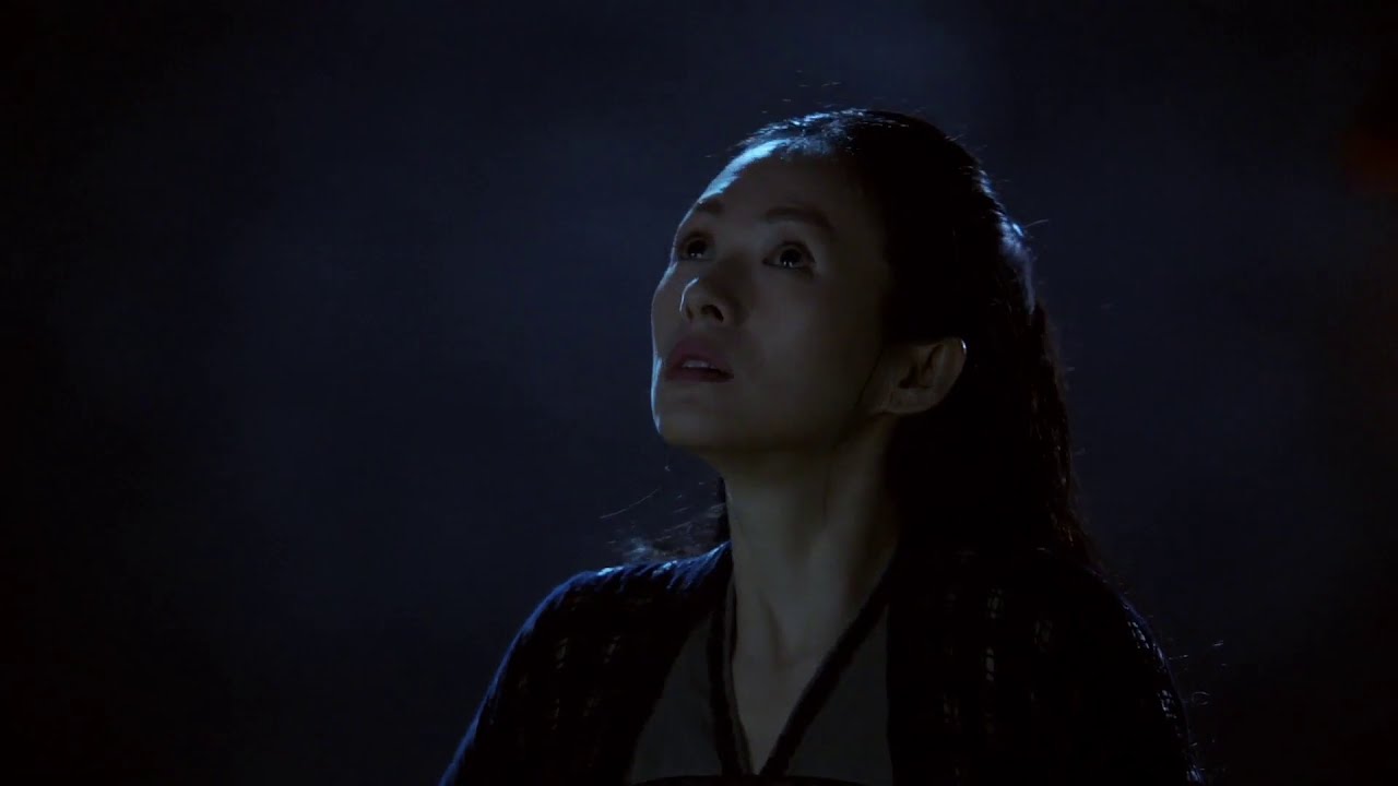 Zhang Ziyi get wet in the rain all night before being taken back by her father.| The Rebel Princess