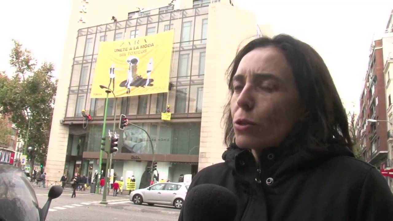 Greenpeace en acci&oacute;n: desplegamos una pancarta en el edificio de Zara en Princesa Madrid