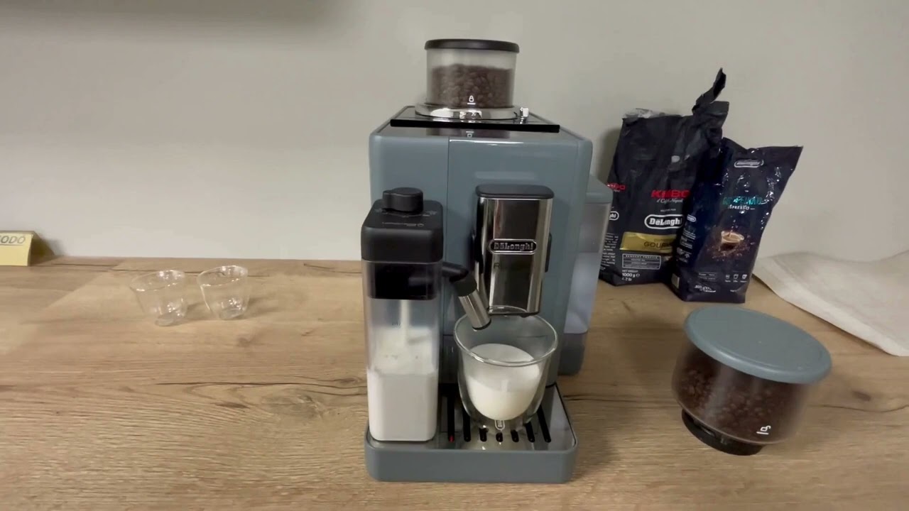 ¿Cómo hace el café con leche la De'Longhi® Rivelia? | La hemos probado