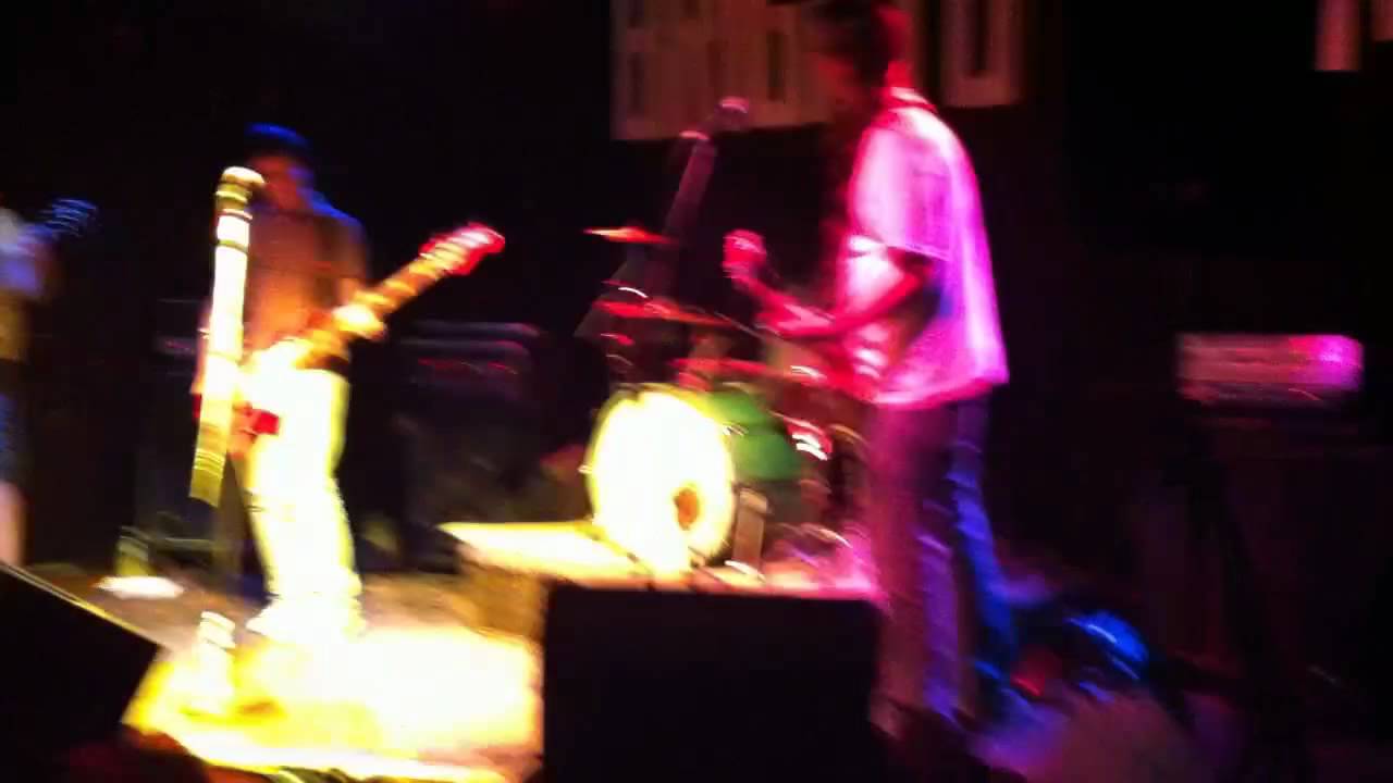 Dez Cadena and his Broke Down Bitches - Louie Louie