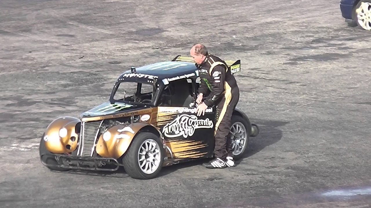 Terry Grant stunt car driver santapod 2015