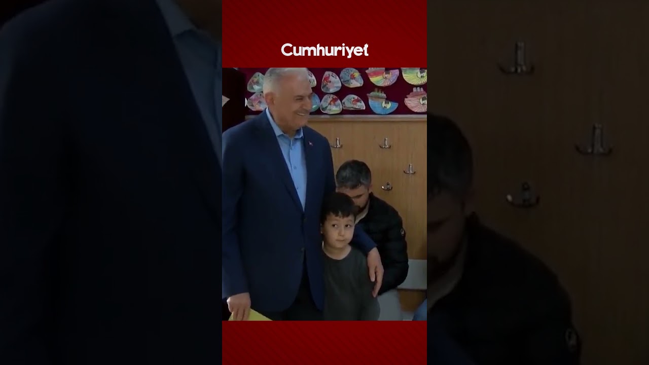 Binali Yıldırım, oy kabininden ge&ccedil; &ccedil;ıkan eşine: 