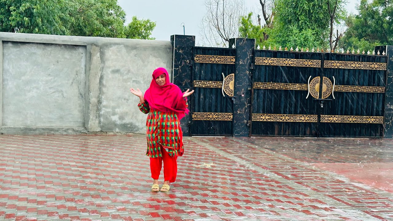 Sumera Barish mein apne ghar