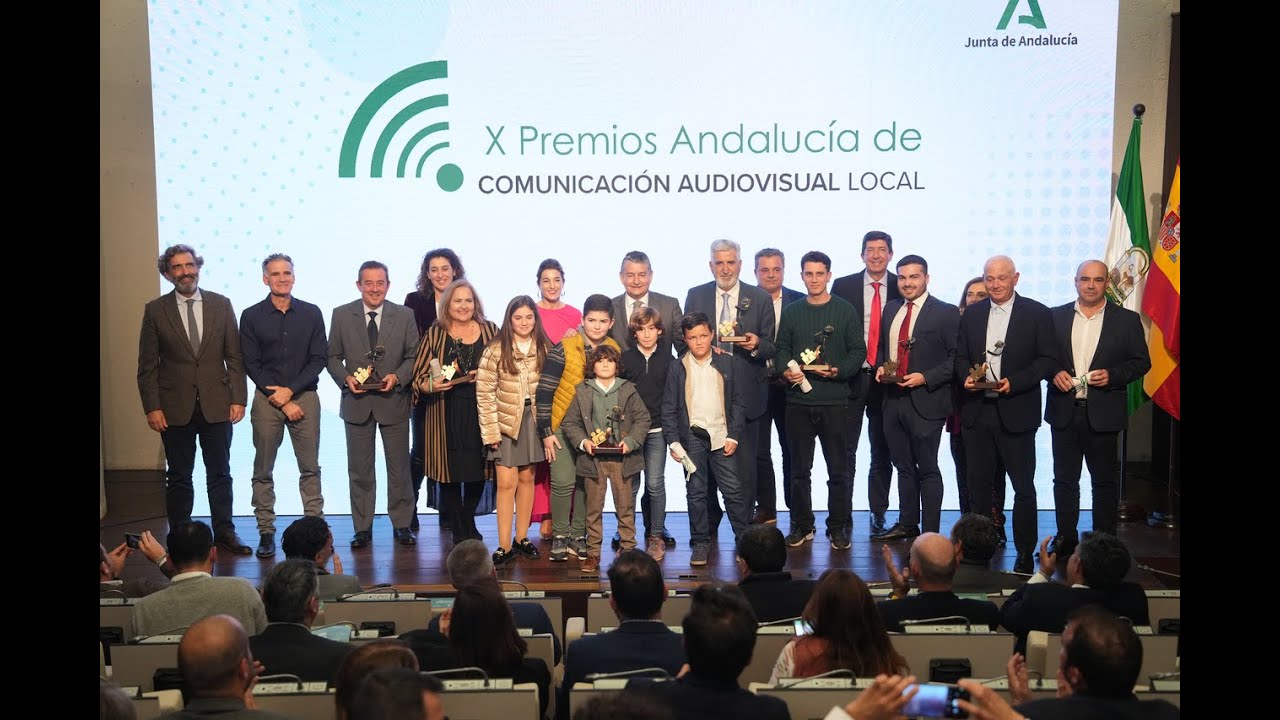 Entrega a Radio Chipiona del Premio Andaluc&iacute;a de Comunicaci&oacute;n Audiovisual Local