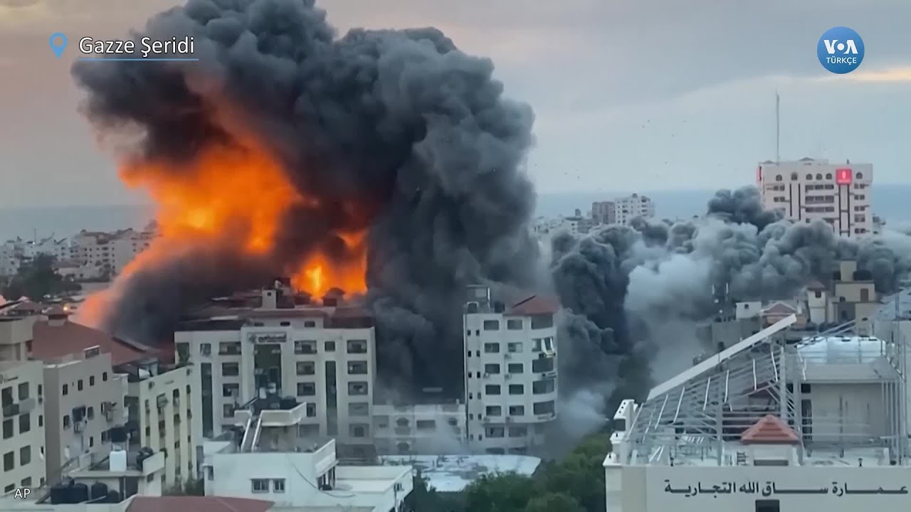 Gazze&rsquo;de İsrail f&uuml;zesiyle binanın yıkılma anı kamerada| VOA T&uuml;rk&ccedil;e