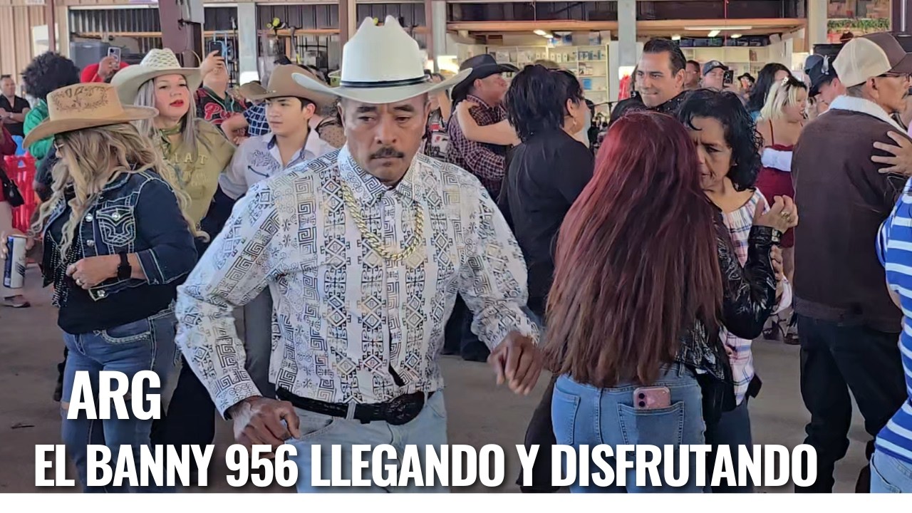 BIENVENIDO EL BENNY 956 ALOS BAILES DE LA PULGA#baile #huapangosperros #rlvicion #musica